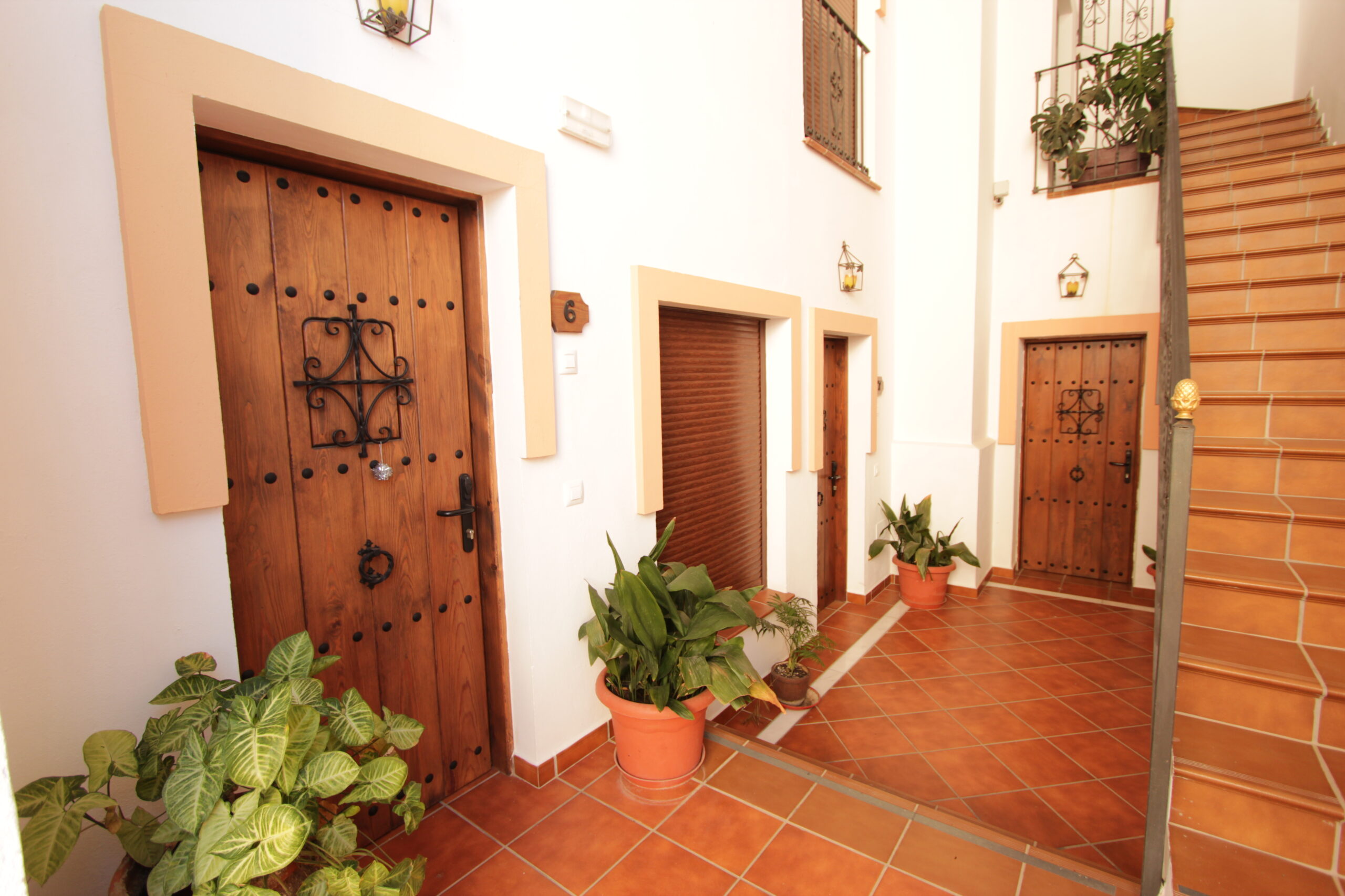 Acceso a los apartamentos rurales desde el patio interior